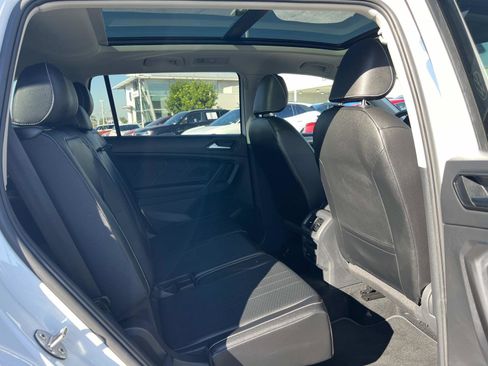 Certified 2022 Volkswagen Tiguan SE image 32