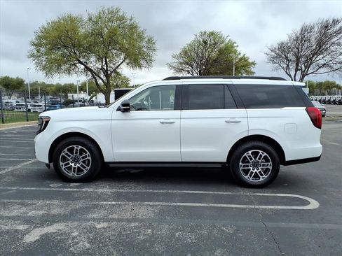 Used 2025 Ford Expedition Active image 5