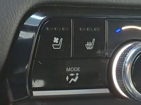 Used 2025 Honda Pilot Black Edition image 23