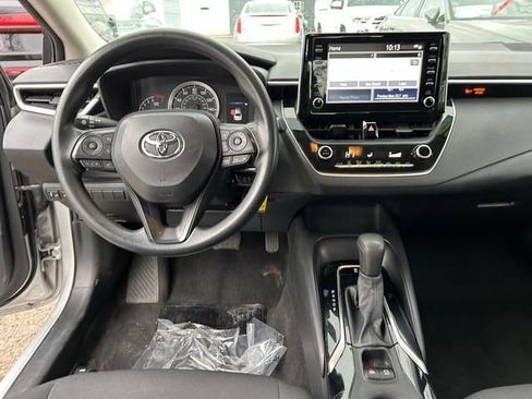 Used 2020 Toyota Corolla LE image 13