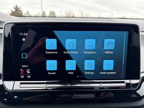 Used 2025 Volkswagen Atlas Cross Sport SE image 19