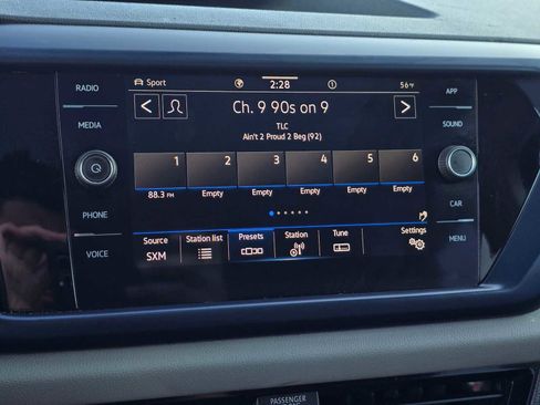 Used 2022 Volkswagen Taos SE w/ Panoramic Sunroof Package image 29