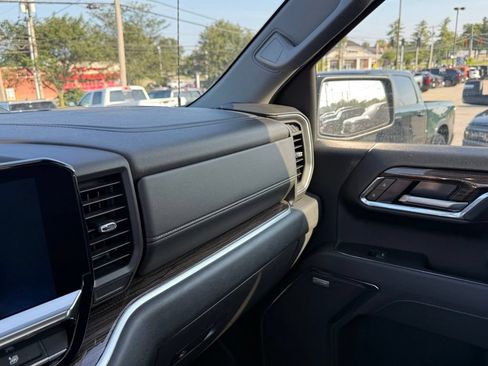 Used 2025 Chevrolet Silverado 1500 LT Trail Boss w/ LT Trail Boss Premium Package AWD/4WD image 24