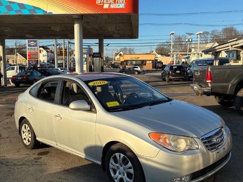 Used 2010 Hyundai Elantra GLS w/ Navigation Pkg 5 image 2