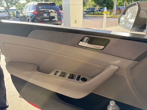Used 2017 Hyundai Sonata SE FWD image 4