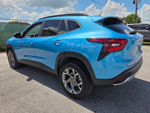 Certified 2025 Chevrolet Trax LT FWD image 3
