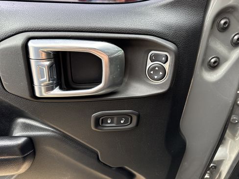 Used 2021 Jeep Wrangler Unlimited Sport image 33