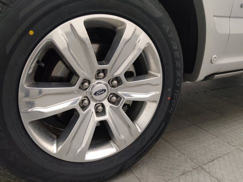 Used 2015 Ford F150 Platinum w/ Equipment Group 701A Luxury RWD image 31