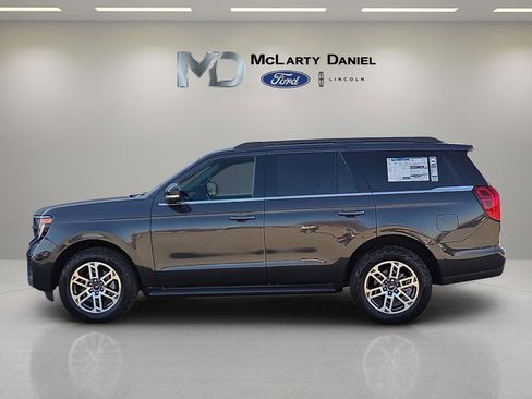 New 2026 Ford Expedition Active image 3