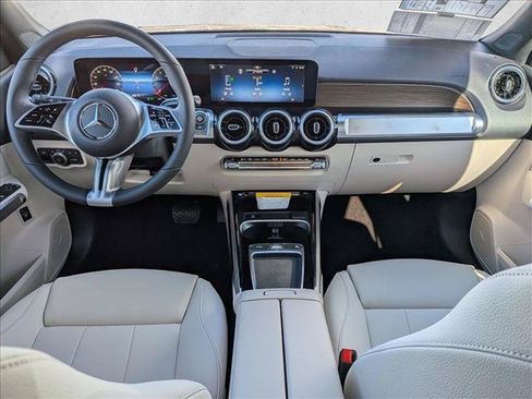 Used 2026 Mercedes-Benz GLB 250 4MATIC image 15