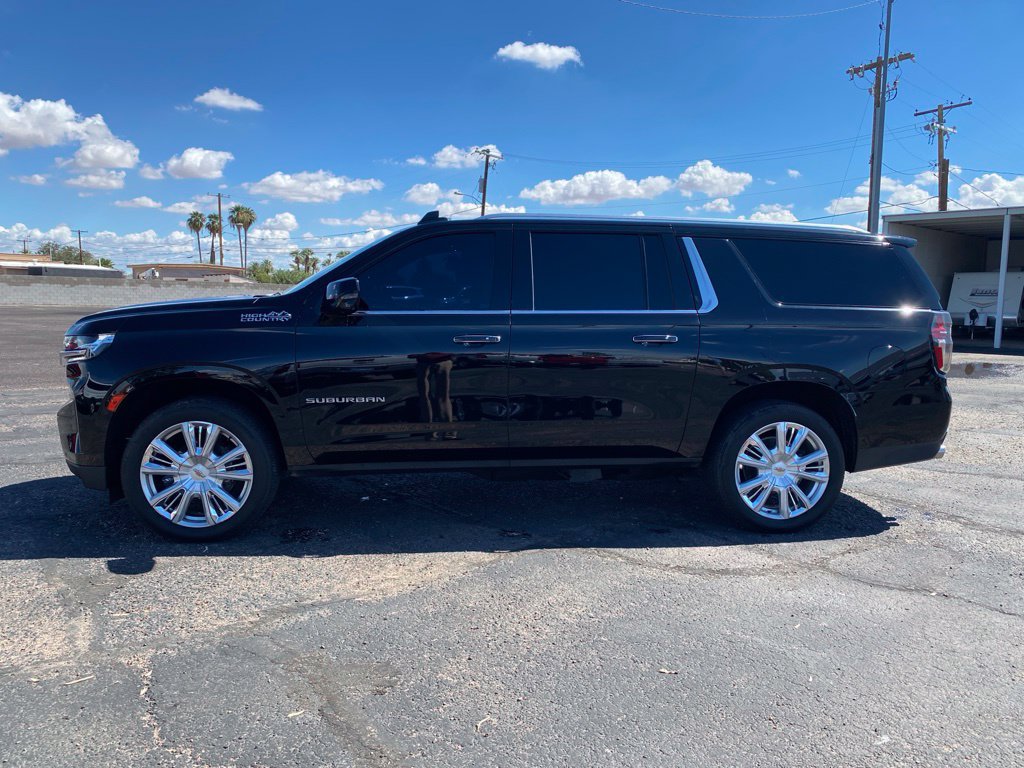 Used 2022 Chevrolet Suburban High Country AWD/4WD image 3