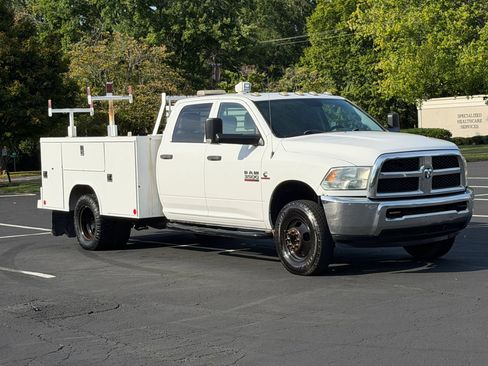 Used 2018 RAM 3500 Tradesman RWD image 4