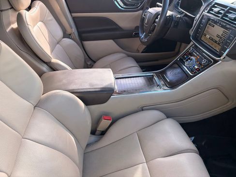 Used 2017 Lincoln Continental Select FWD image 13