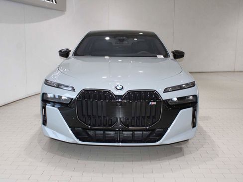 New 2026 BMW i7 M70 w/ Executive Package image 8