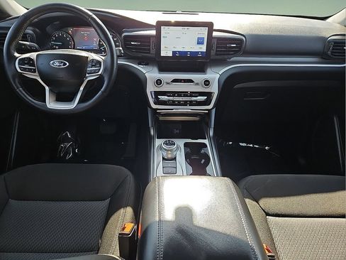 Used 2024 Ford Explorer XLT RWD image 15