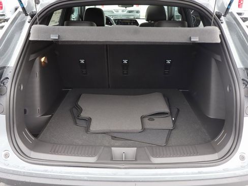 New 2026 Chevrolet Trax RS w/ Sunroof Package image 24