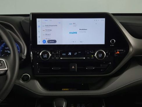 Used 2026 Toyota Highlander Limited AWD/4WD image 25