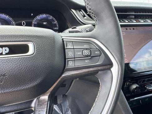 Used 2023 Jeep Grand Cherokee Limited AWD/4WD image 27