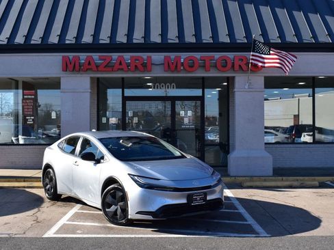 Used 2023 Toyota Prius LE image 2