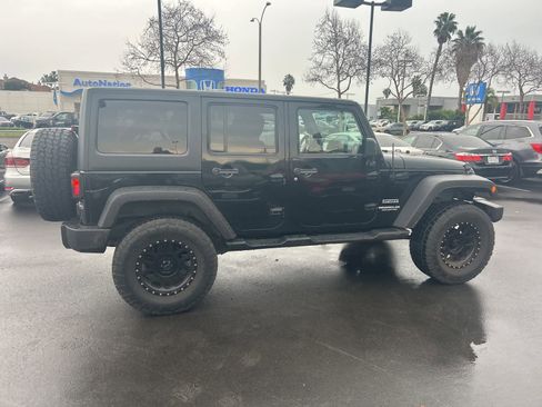 Used 2011 Jeep Wrangler Unlimited Sport image 9