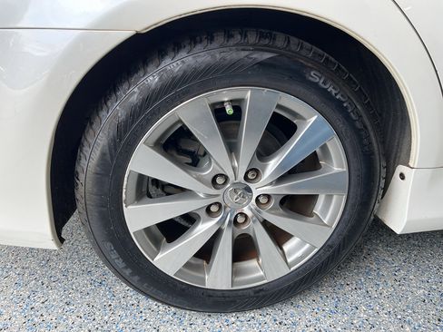 Used 2011 Toyota Avalon Limited FWD image 32