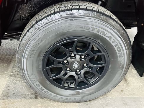 Certified 2021 Toyota Tacoma SR5 image 30