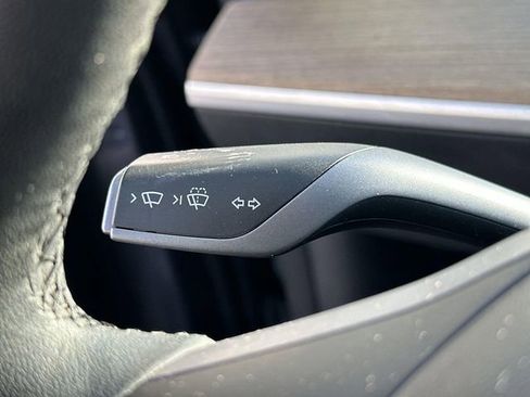 Used 2022 Tesla Model Y Performance image 16