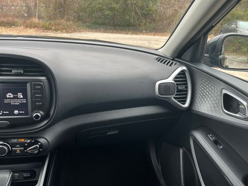 Used 2025 Kia Soul LX w/ LX Technology Package image 30