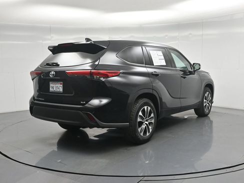 Used 2022 Toyota Highlander XLE FWD image 30