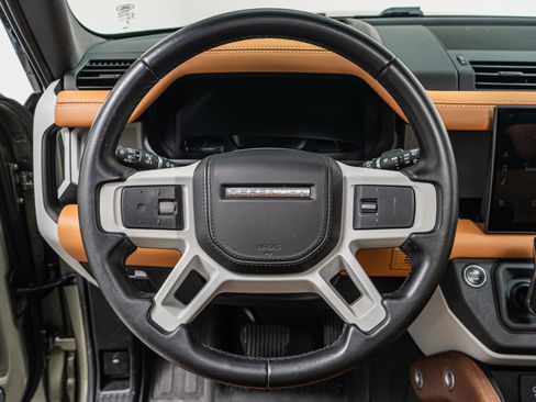 Used 2024 Land Rover Defender 110 SE image 15