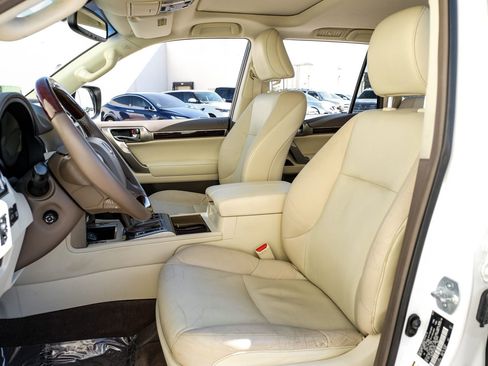 Used 2015 Lexus GX 460 w/ Premium Package image 31