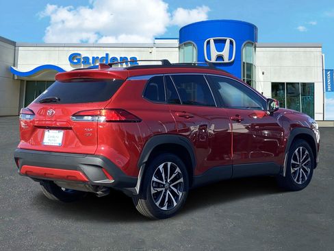 Used 2024 Toyota Corolla Cross XLE image 6