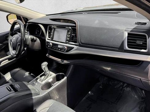 Used 2018 Toyota Highlander XLE AWD/4WD image 21