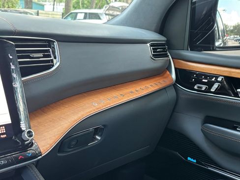 Used 2023 Jeep Grand Wagoneer Series II AWD/4WD image 40