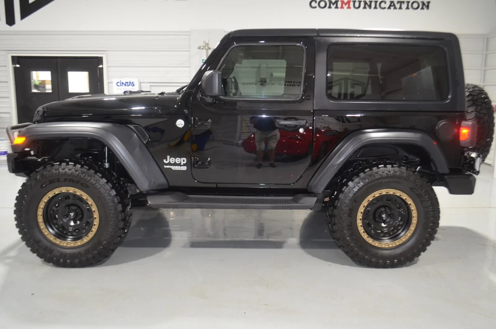 Used 2020 Jeep Wrangler Sport AWD/4WD image 4
