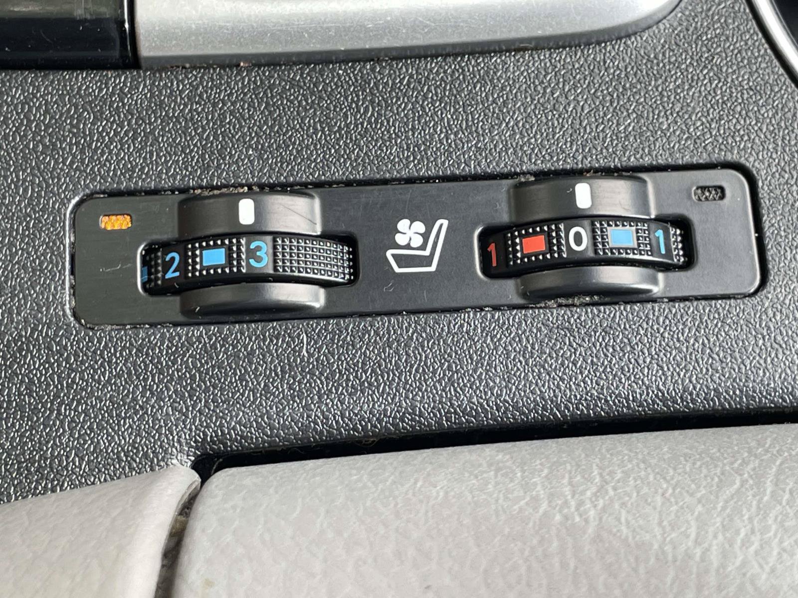 Used 2017 Toyota Highlander Limited FWD image 34