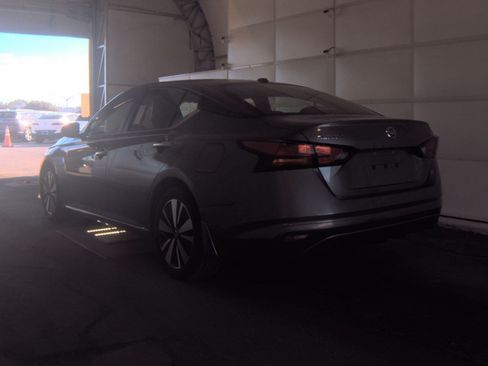 Used 2022 Nissan Altima 2.5 SV FWD image 6
