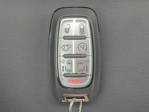 New 2026 Chrysler Pacifica Select FWD image 36