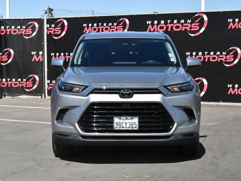 Used 2024 Toyota Grand Highlander FWD image 2