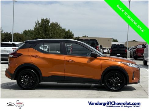 Used 2024 Nissan Kicks SV FWD image 3