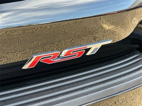 Used 2025 Chevrolet Suburban RST image 31