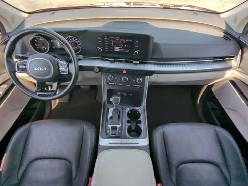 Used 2024 Kia Carnival LX image 5
