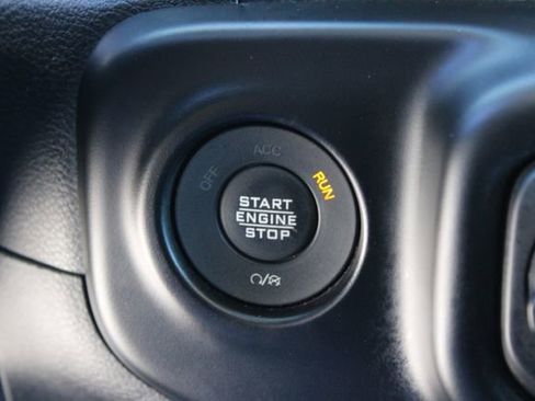 Used 2022 Jeep Gladiator Willys image 26