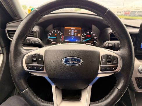 Used 2022 Ford Explorer XLT w/ Equipment Group 202A AWD/4WD image 14