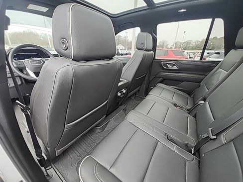 Certified 2024 GMC Yukon SLT w/ SLT Premium Package image 15
