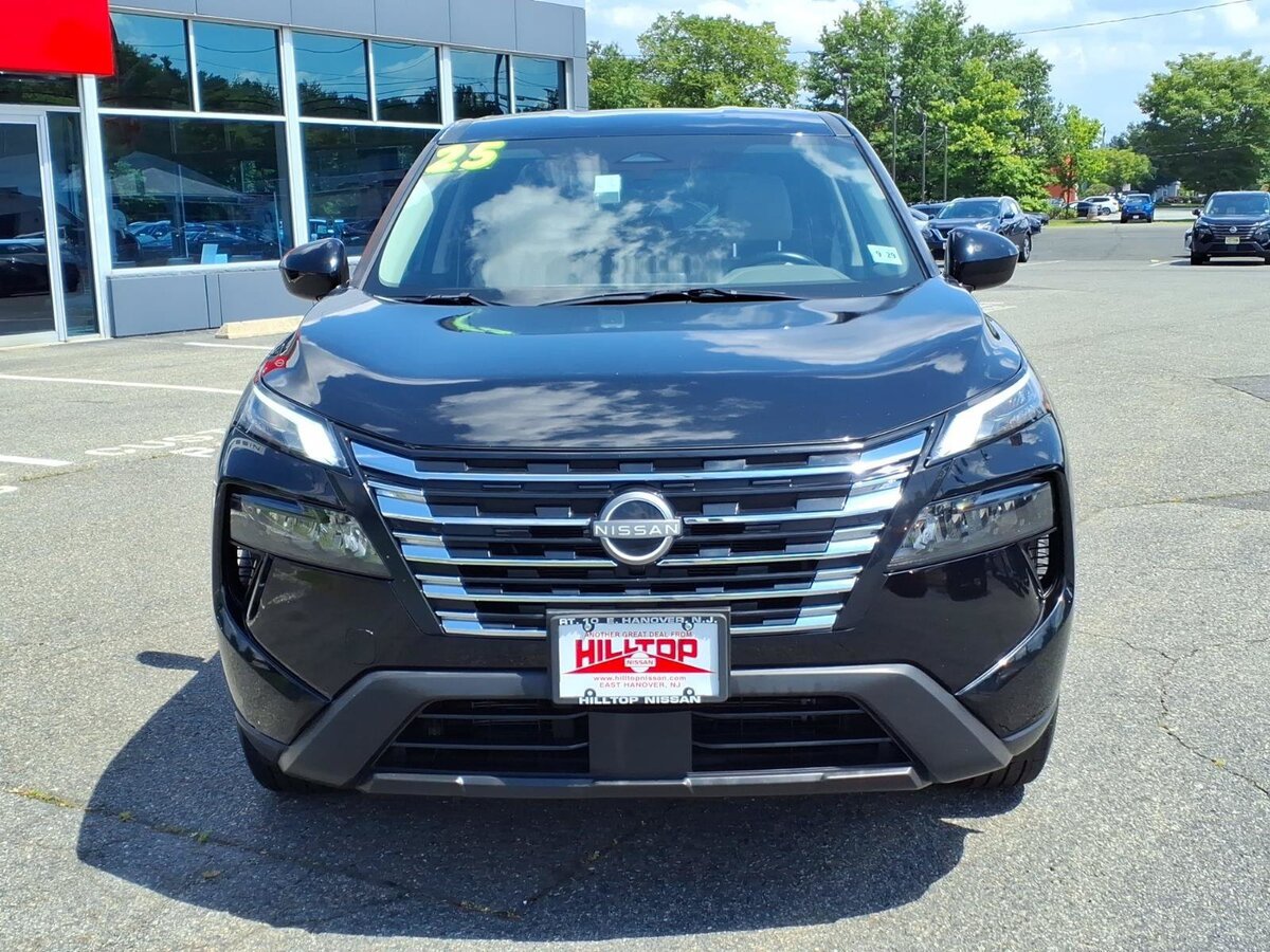 Used 2025 Nissan Rogue SV AWD/4WD image 2