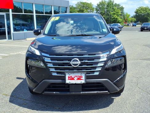 Used 2025 Nissan Rogue SV AWD/4WD image 2