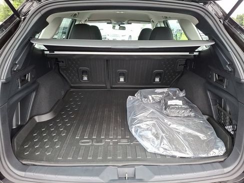 Used 2025 Subaru Outback AWD/4WD image 27