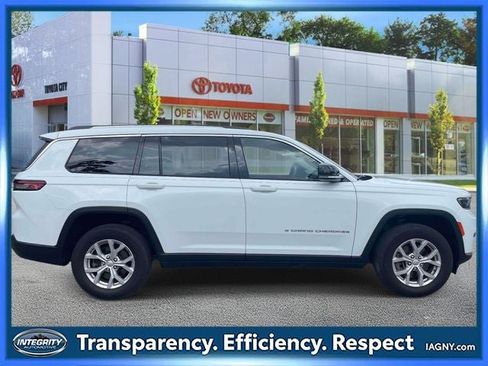 Used 2023 Jeep Grand Cherokee L Limited AWD/4WD image 5