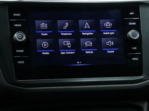 Used 2022 Volkswagen Tiguan SE image 17